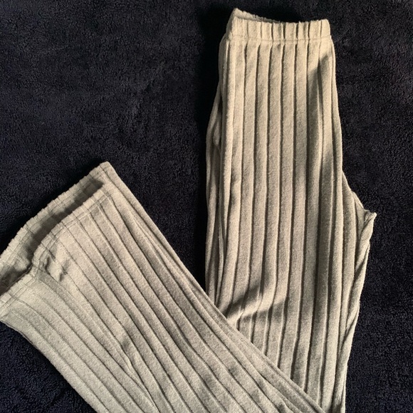 LOUNGE SET - Split Hem long sleeve shirt & flared leggings (army green) - Picture 4 of 4